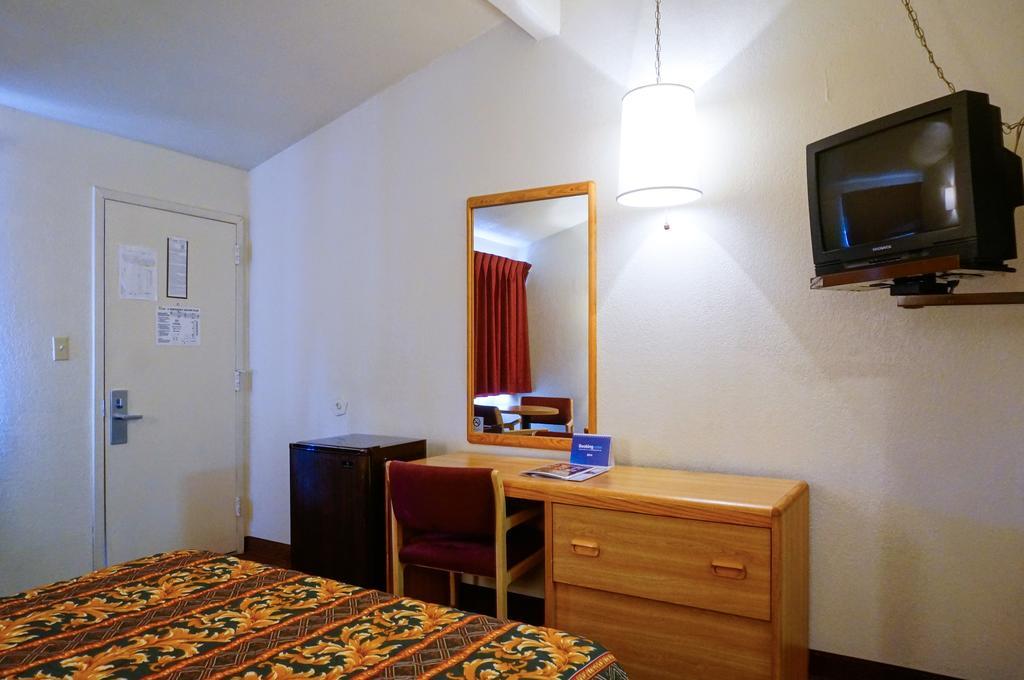 Ez 8 Motel San Jose II מראה חיצוני תמונה