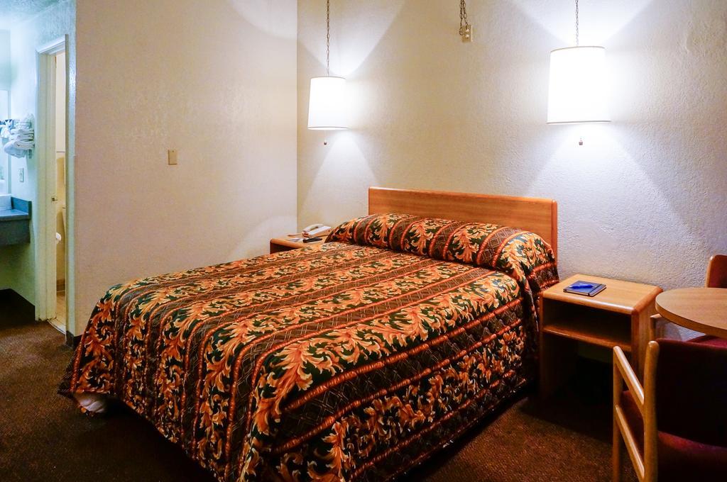Ez 8 Motel San Jose II חדר תמונה