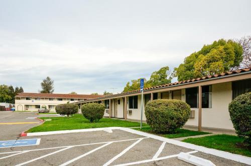 Ez 8 Motel San Jose II מראה חיצוני תמונה